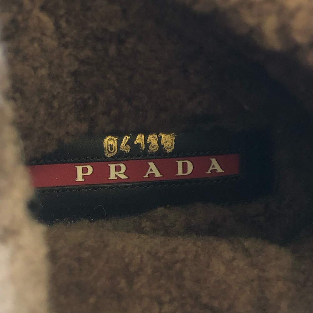 Gorgeous PRADA Suede and shearling boots - Picture 5 of 8